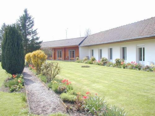 Logis - Hotel & Restaurant Les Trois Fontaines Marconne Exterior photo