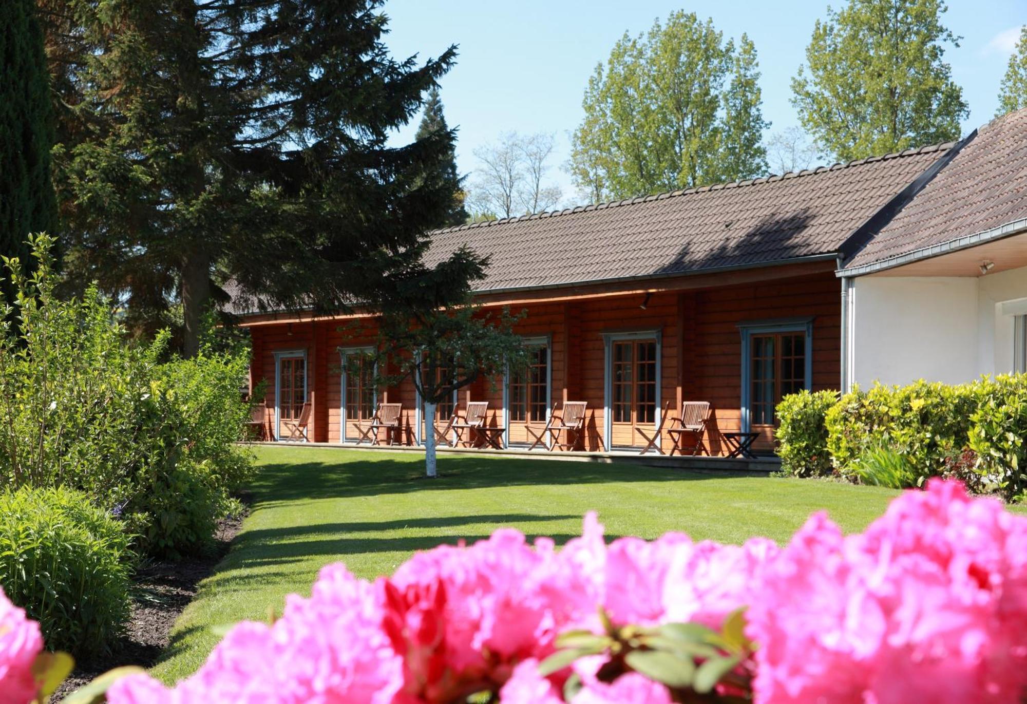 Logis - Hotel & Restaurant Les Trois Fontaines Marconne Exterior photo